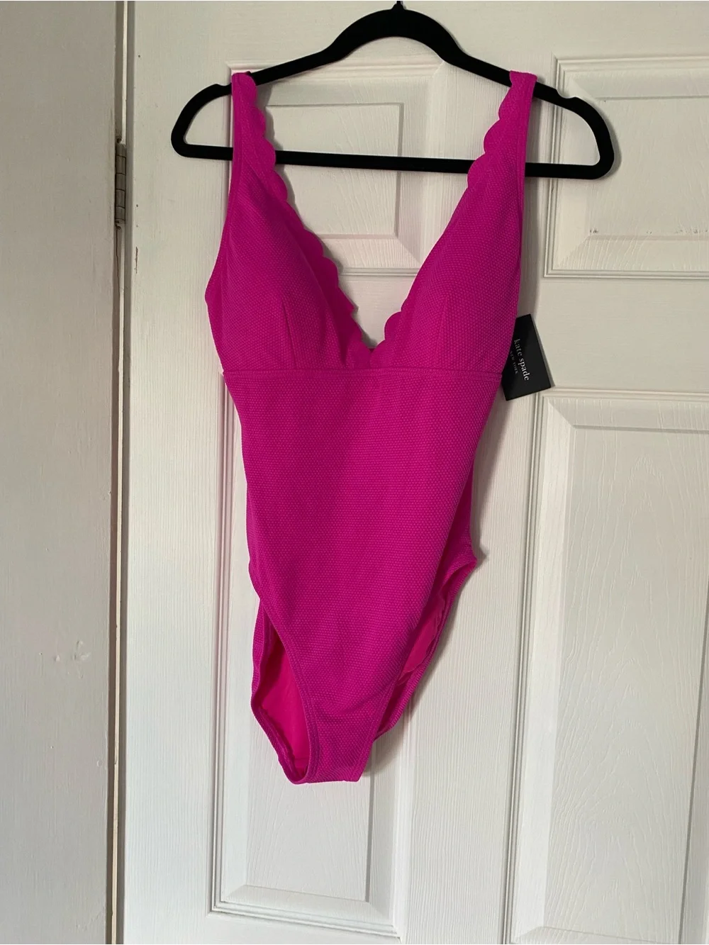 Kate Spade Women’s Scallop One-Piece Swimsuit Hot Pink NWT size M marked $148!